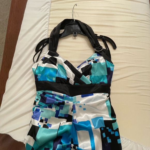 Formal Dress - Picture 4 of 4